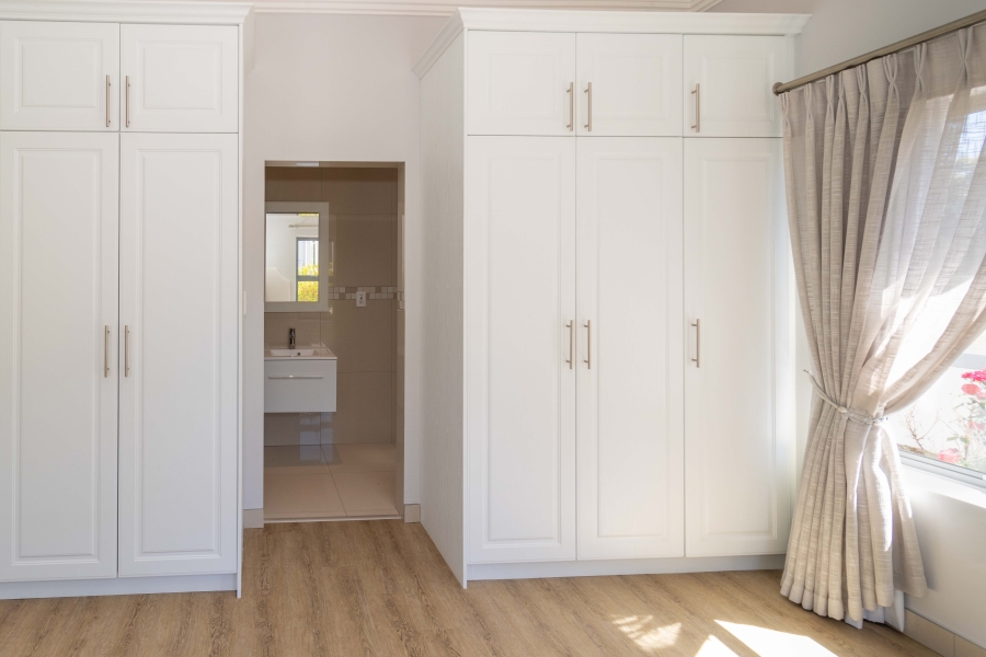 5 Bedroom Property for Sale in Val De Vie Estate Western Cape